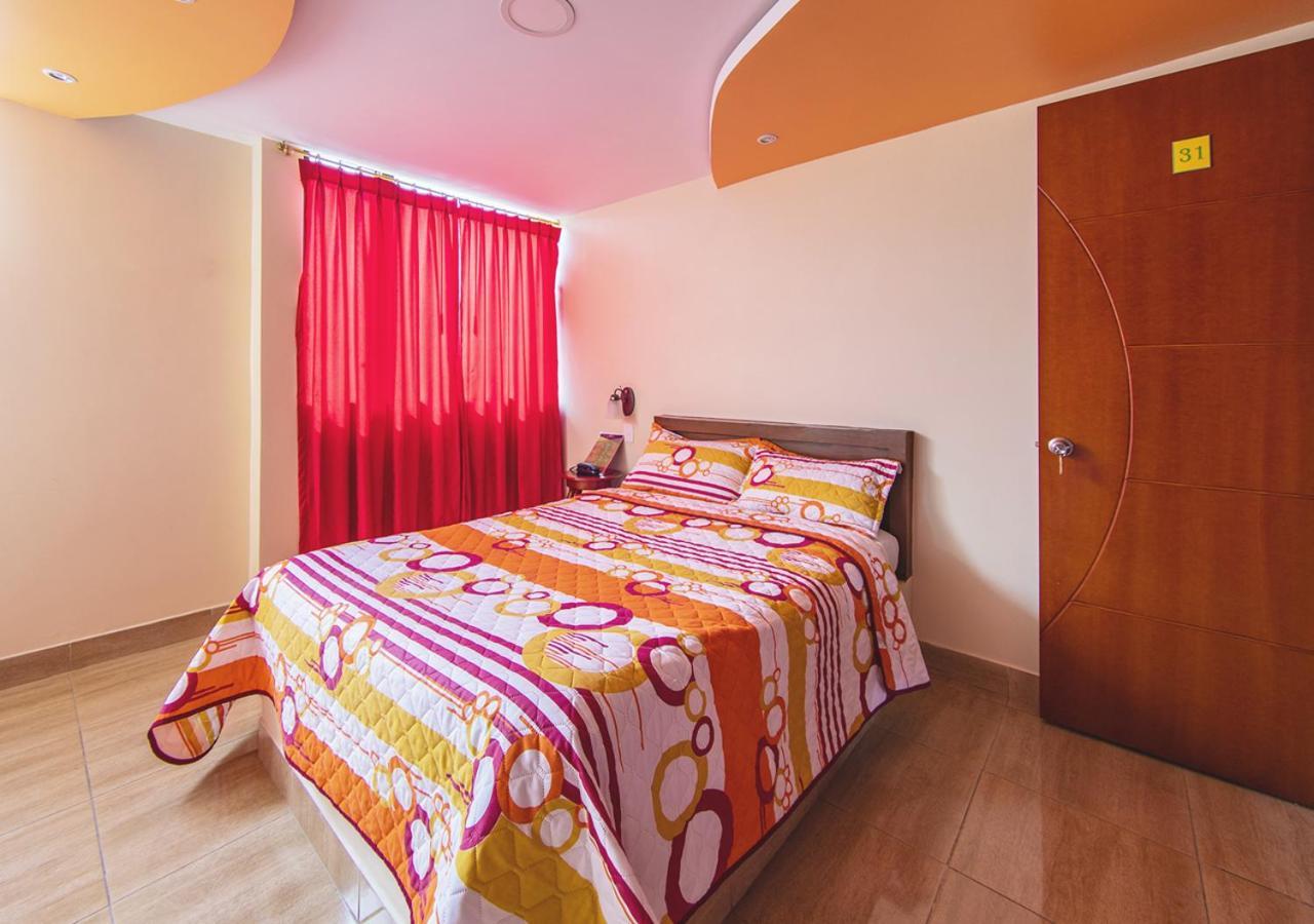 Hostal Oro Orense Quito Bagian luar foto
